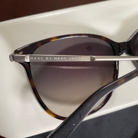 Marc by Marc Jacobs Women’s Sunglassess - Picture 7 of 9